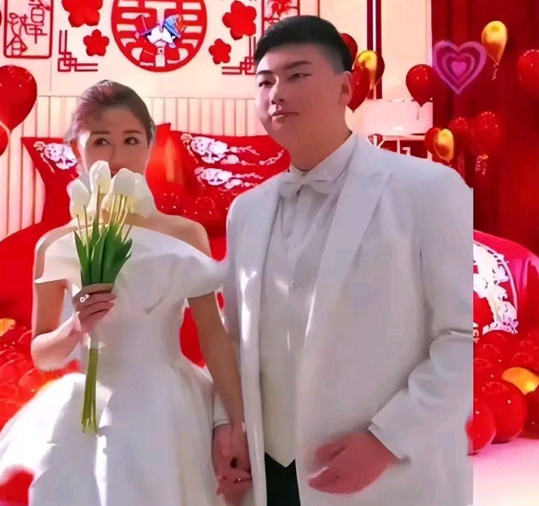 张纪中|大衣哥新儿媳谈嫁人感受，晒出古装造型，获评神似张纪中老婆