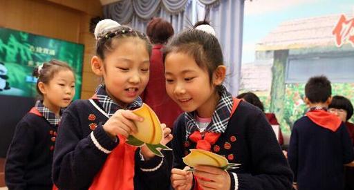作文|小学生作文《乌鸦》走红，将自己比喻成“乌鸦”，老师评语感人