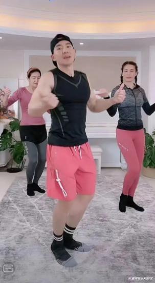 红薯 老婆的话真好使!昆凌产后拉周杰伦一起减肥,会一起跳刘畊宏吗?