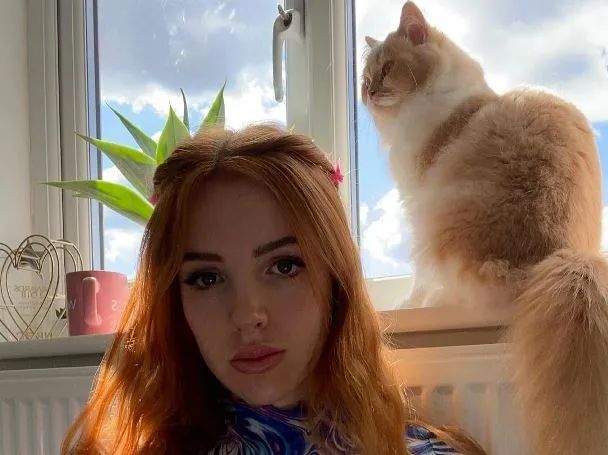 英国|下海拍片遭父母抛弃,发大财父母嘘寒问暖!英国姑娘感叹好现实