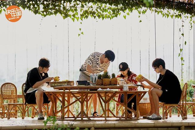 张艺兴|张艺兴录《向往6》睡完整期? 连谷爱凌尬宣新歌, 卖傻瓜人设好奇葩