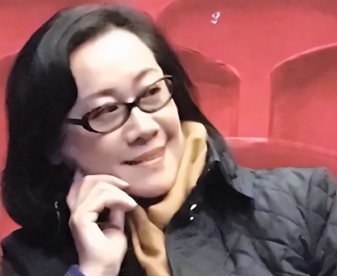 程煜|65岁程煜近况惹担忧,现身小饭馆就餐无人识,说话慢吞吞宣传白酒