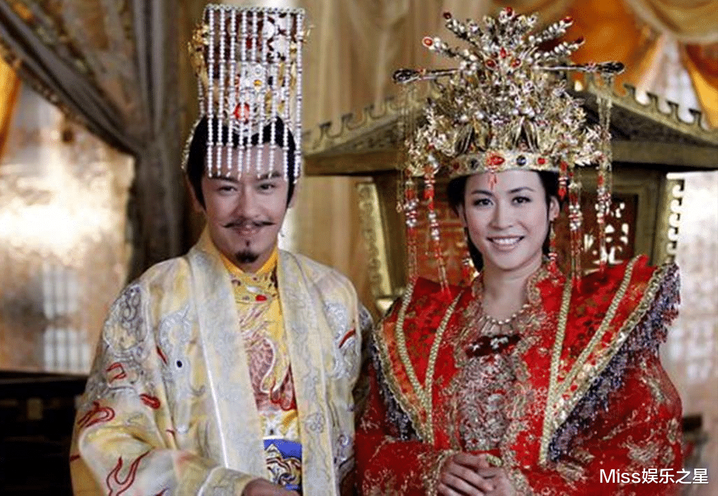 宣萱|宣萱因挖野菜梗翻红，遭商家表态争抢，陈浩民忙着增加商业价值