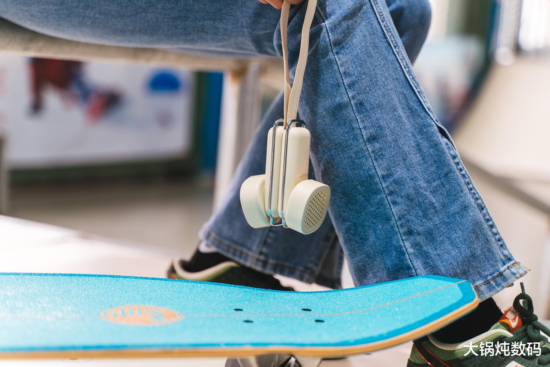 夏日外出必备降温神器——大宇挂脖风扇