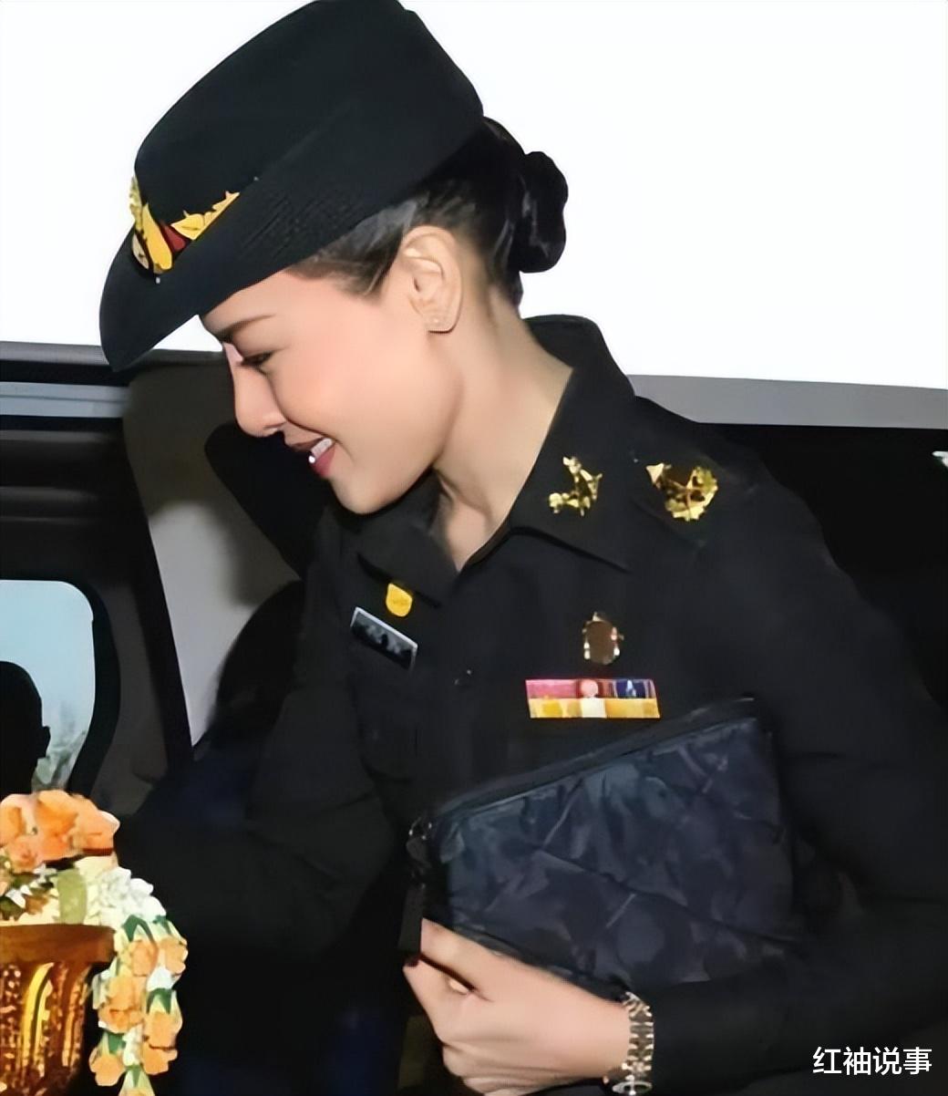 西拉米|西拉米单人海报惊艳，51岁状态不输苏提达，不愧是后宫第一美人