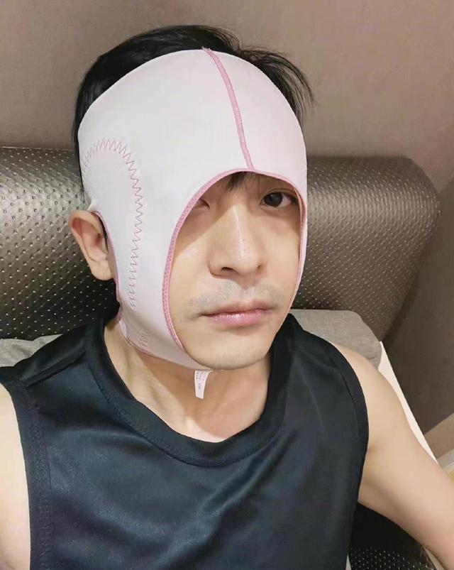 李佳航|李晟晒李佳航蠢萌日常，这造型不是一般人能想出来的，不愧是张伟