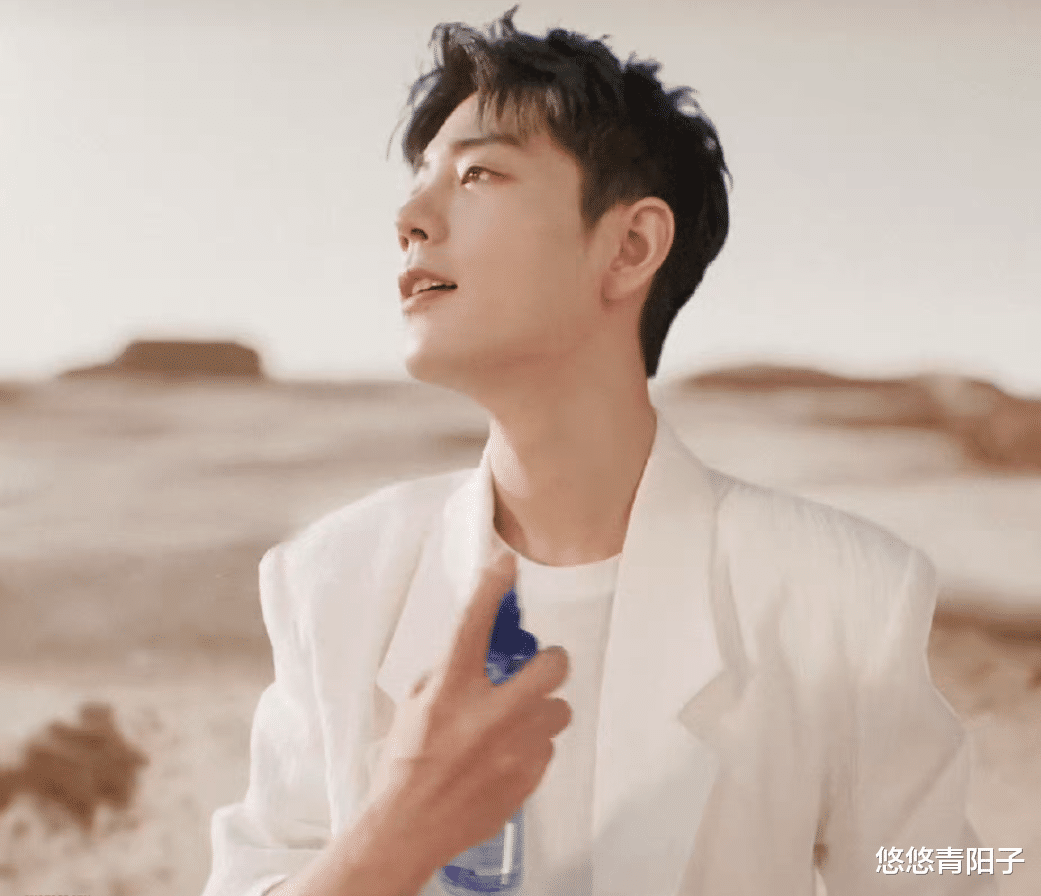 肖战|肖战广告大片出炉，高级感溢出屏幕，网友：还好没拿本书！