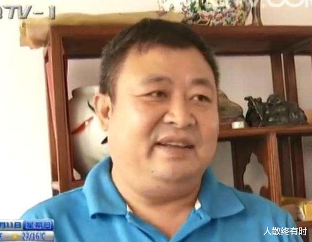 青岛大哥捡到熊猫奇石,有人出价百万不卖,专家估价后:幸亏没卖