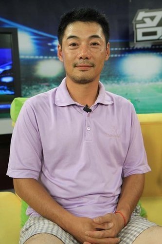 董路|圈内人都得学董路护犊子？但名宿邓乐军却称：国足精神有改观，但脑子得拐弯了
