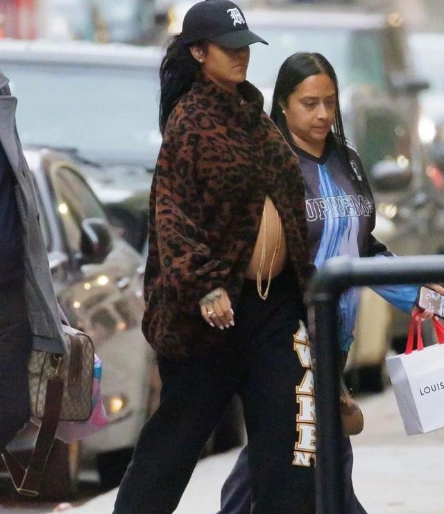 孙艺珍|惊！纽约4℃天气下 女星光着孕肚！