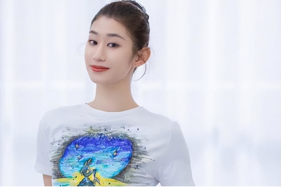 杨丽萍|杨丽萍侄女逛街引围观，身高1米8长腿吸睛，成《雀之灵》接班人？