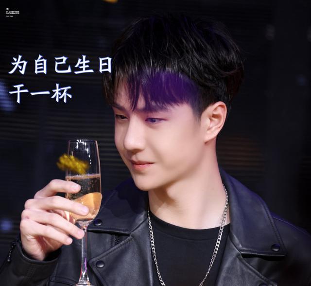 王一博|王一博宋祖儿同框拍戏，刚好是七夕，剧组发糖还真有点浪漫