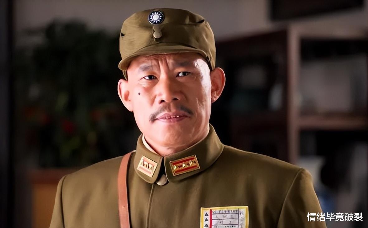 张笑君|“大佐”张笑君现身街头！被友人开玩笑扇巴掌，气到飙脏话追打