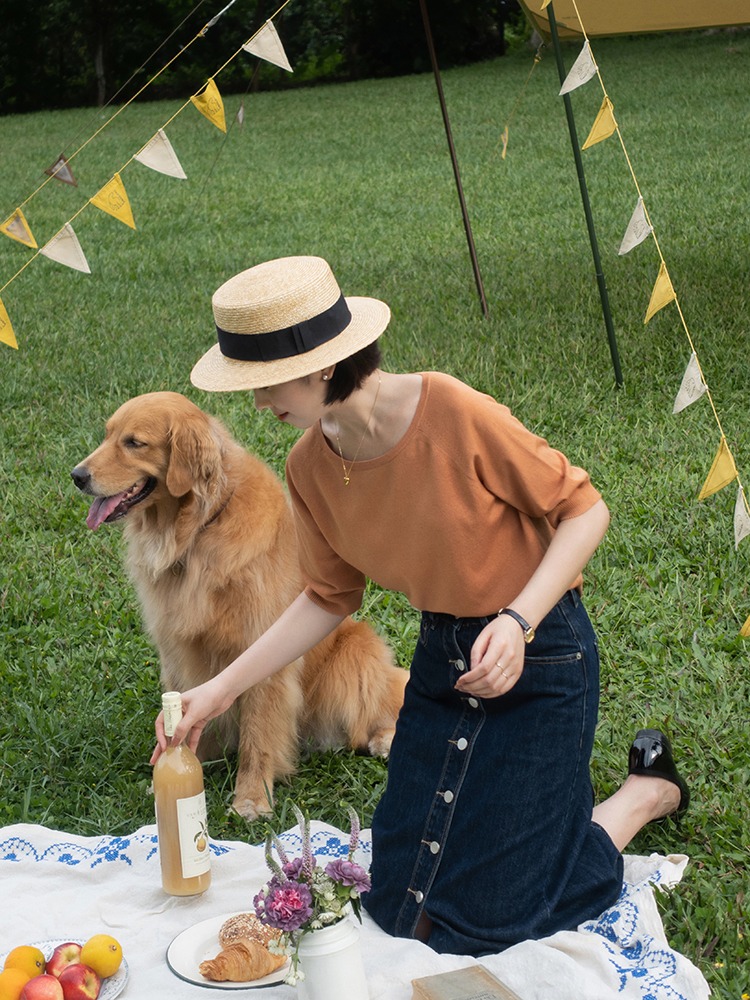 40岁的女性这么穿显年轻？衬衫+半身裙或者西裤，高级时髦又减龄