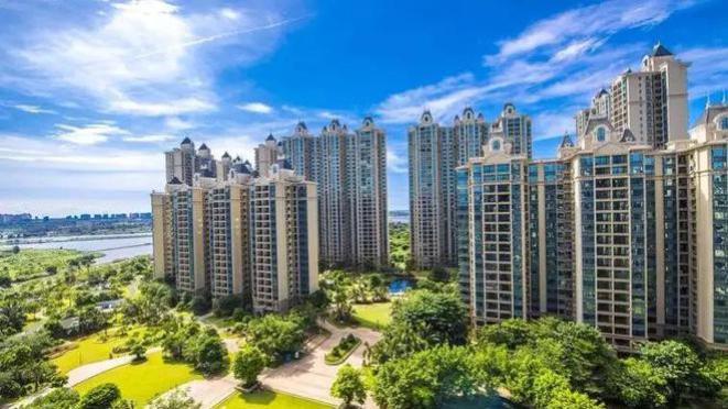 二手房|房企暴雷，融创向恒大迈了一大步，到底该选什么样的房企才放心？