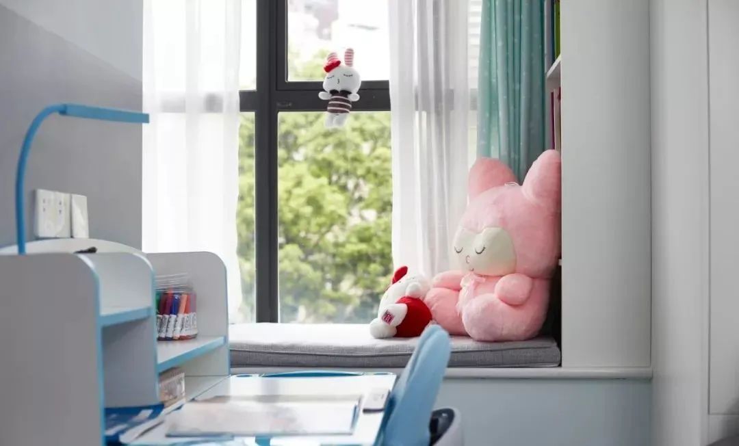 一个合格的儿童房，必须要有学习区，哪怕面积有限，也能照搬照抄！