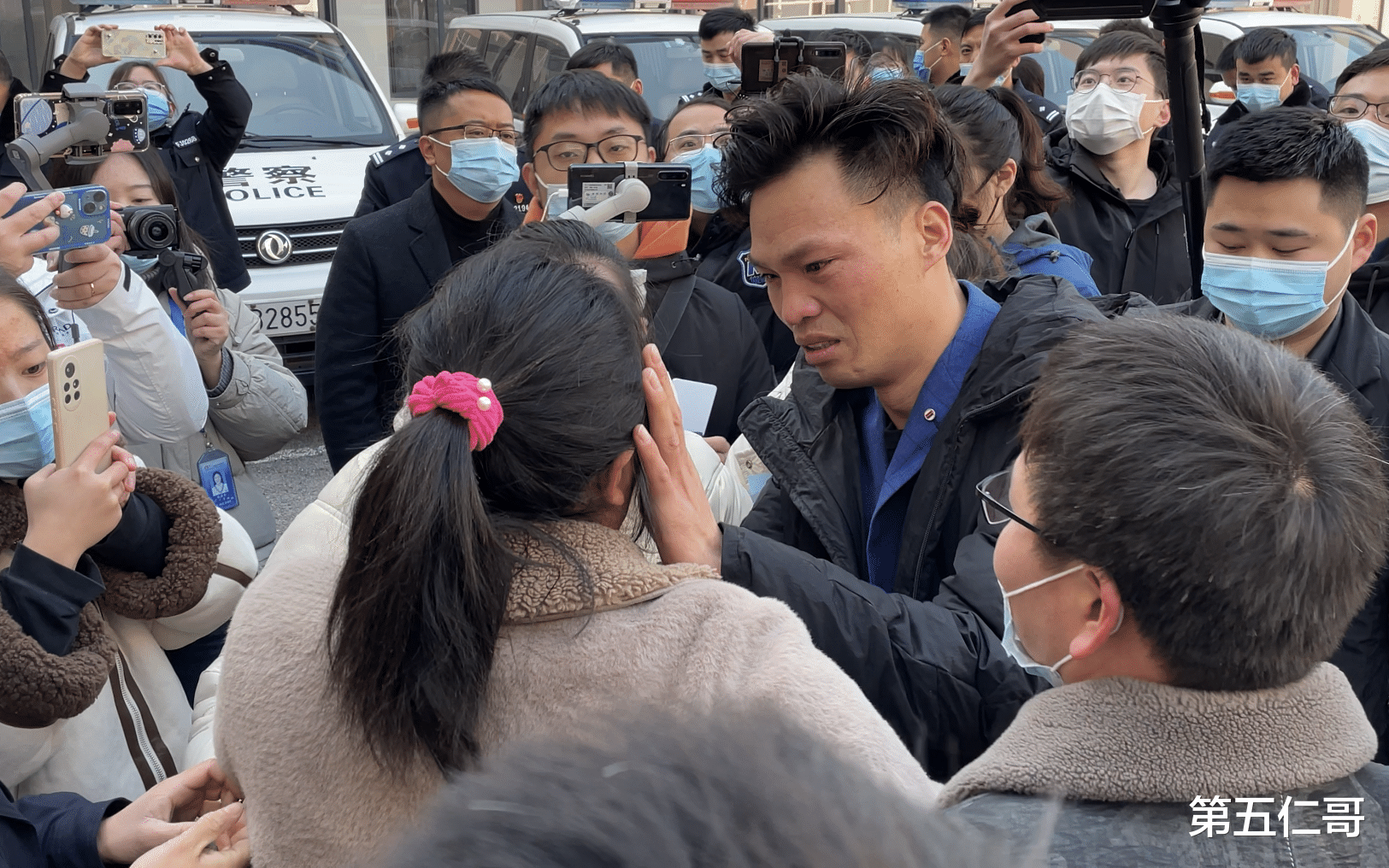 幼童被拐33年,靠手绘地图寻亲,父亲,姐姐,弟弟都已离世,崩溃