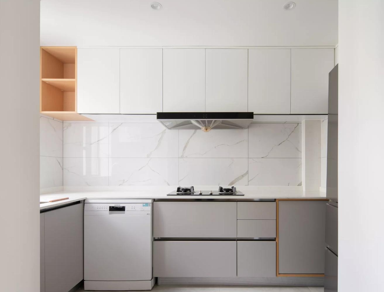 难怪现在客厅都不摆茶几了!看了她140㎡家,才发现有多舒适