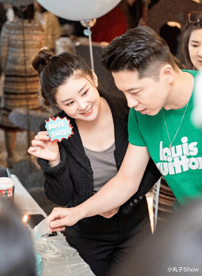 李小萌|演员李小萌晒二儿子百天照,俩少爷都养得胖嘟嘟,妈妈恢复好身材