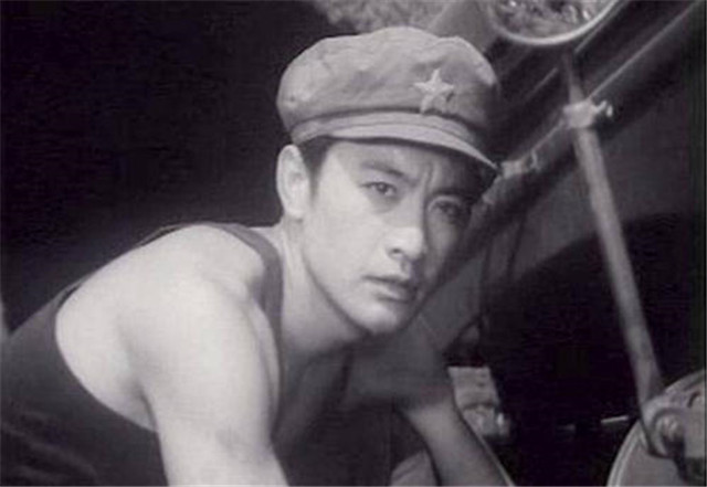 电影|硬汉周里京：曾红过陈道明，因一场灾难一蹶不振，复出后盛名不再