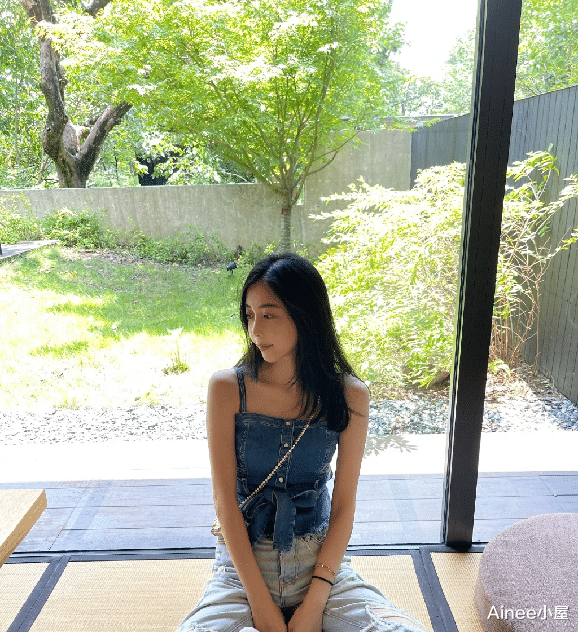 穿衣搭配|潘玮柏妻子身材太招摇，难怪穿衣爱秀腿，奔三有这气质不容易