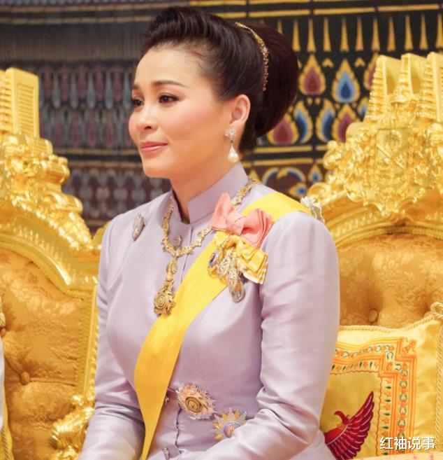 苏提达 苏提达设计出新发型，“花苞头”又美又仙，70岁泰王全程挪不开眼