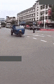 手办|“保洁阿姨把我珍藏的手办碰倒了又接回去了,结果这画风我笑了。”哈哈哈哈