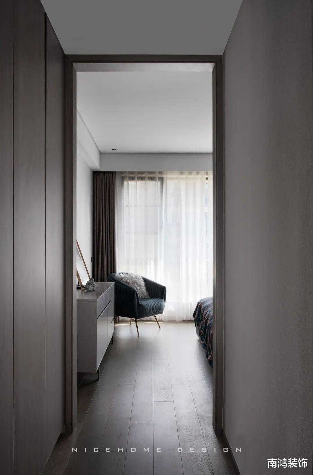 高级灰构宁静空间,木与光诉诗意哲学