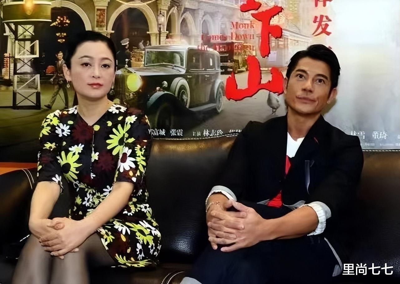 陈红的生图太真实！年龄感写在脸上，但不爱扮嫩穿衣挺优雅