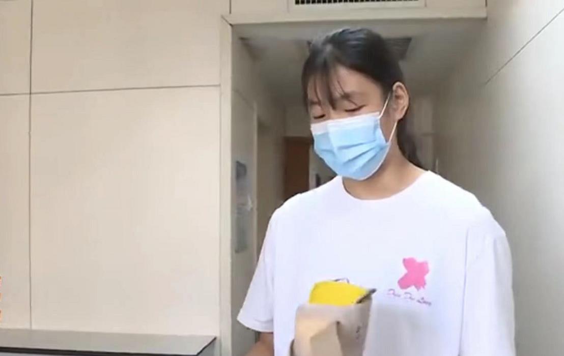 儿子车祸后母亲不管,女儿想放弃大学救弟,姑姑为救侄儿欠债60万