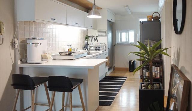 50小户坚持“不要客厅，不买沙发”，挤出个大书房，都夸有远见