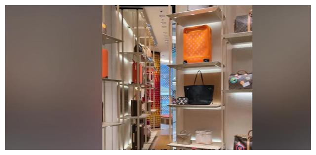 吴雅婷|吴雅婷一天花光5万，一次买10个奢侈品包，跟绯闻男友大卫很甜蜜