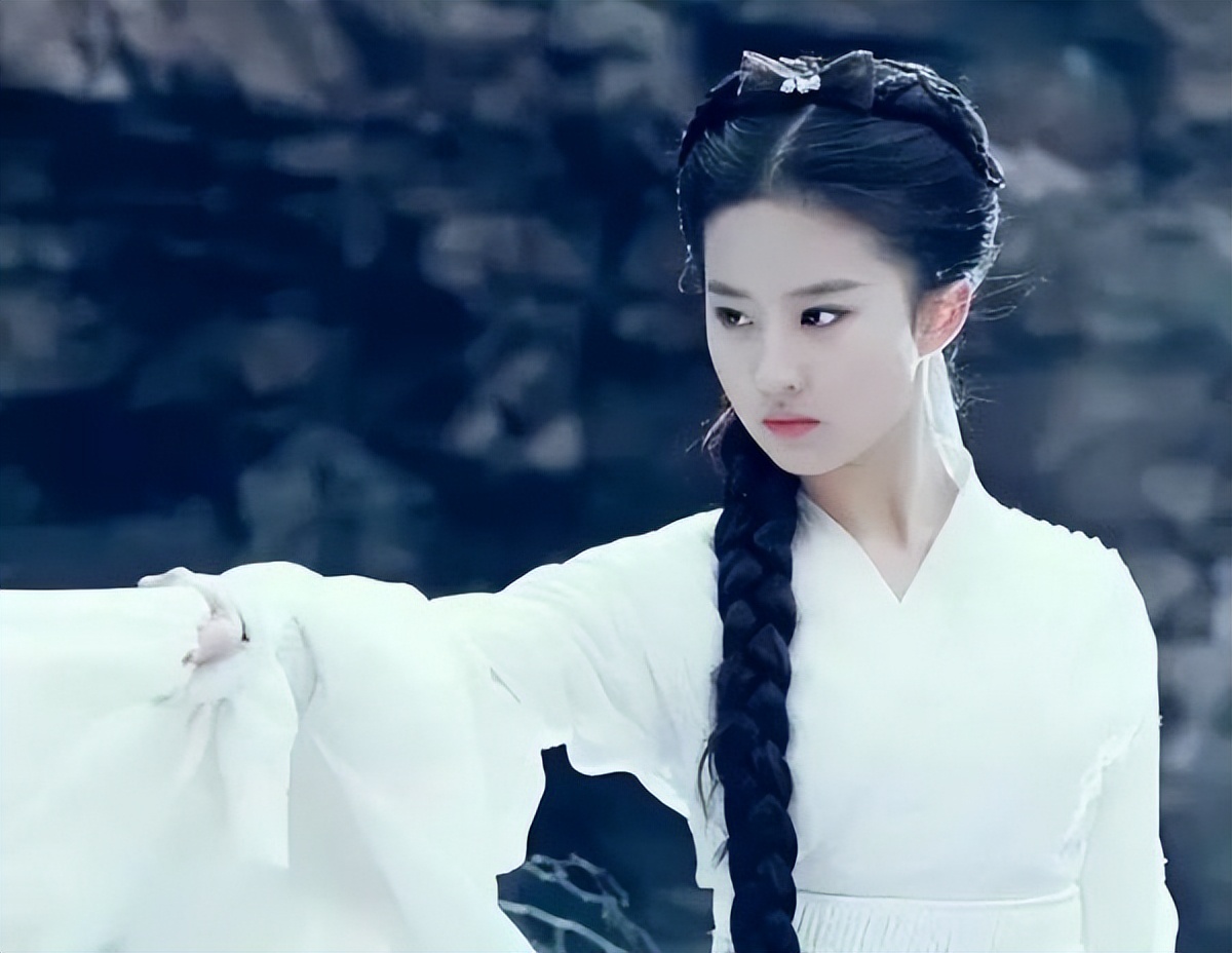 刘亦菲|看完刘亦菲的3次逆袭，才知道她的母亲刘晓莉对自己到底有多狠