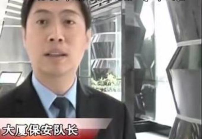 深圳一孕妇与保安打架骂其是看门狗 结果被一脚踹流产