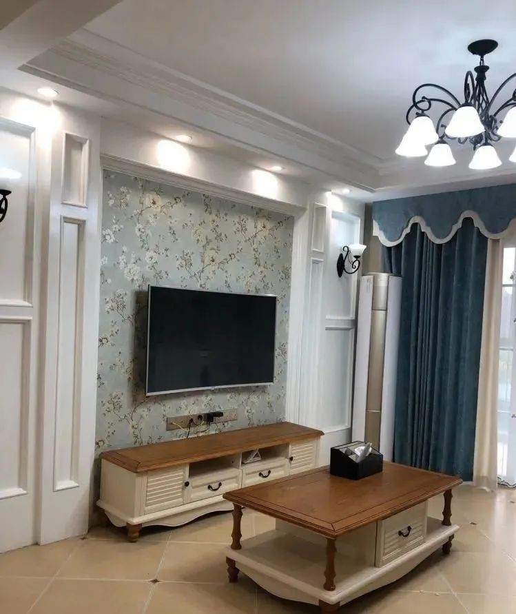 老公坚持砸掉卧室飘窗,又让木工打了个新的,硬生生多出个榻榻米