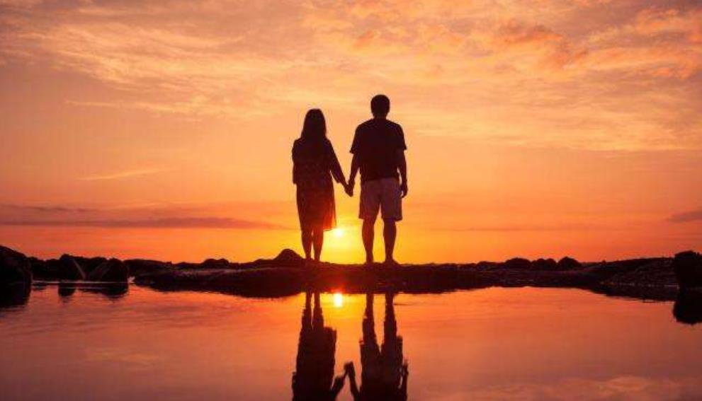 虚拟恋人披着合法外衣,暗藏“不正经交易”,女性热情不输男性?