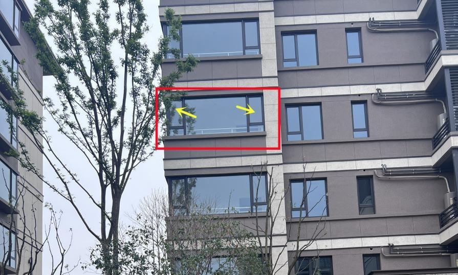 我承认落地窗很美好,但是下一套房,阳台封窗,我坚决不会再装了