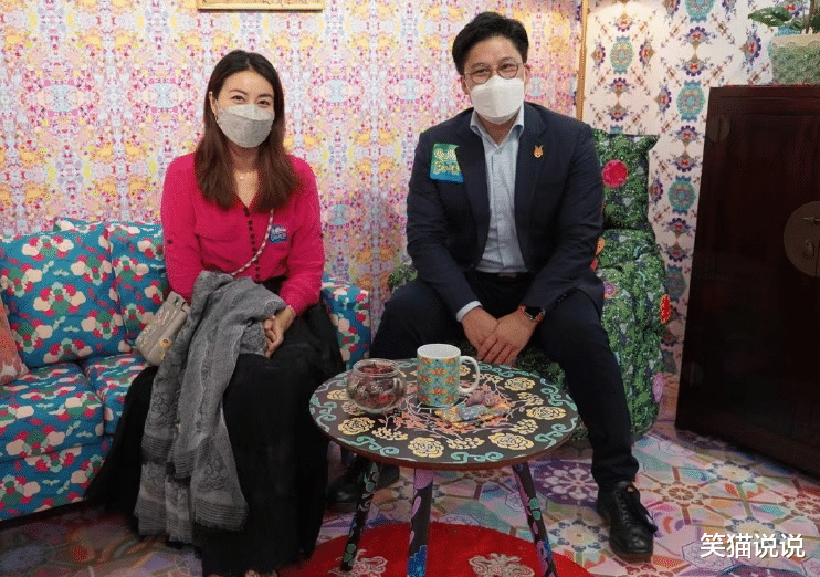 郭晶晶|?郭晶晶晒亲子时光照：全家在海边捡海鲜，霍启刚霍中曦一起协助好有爱！