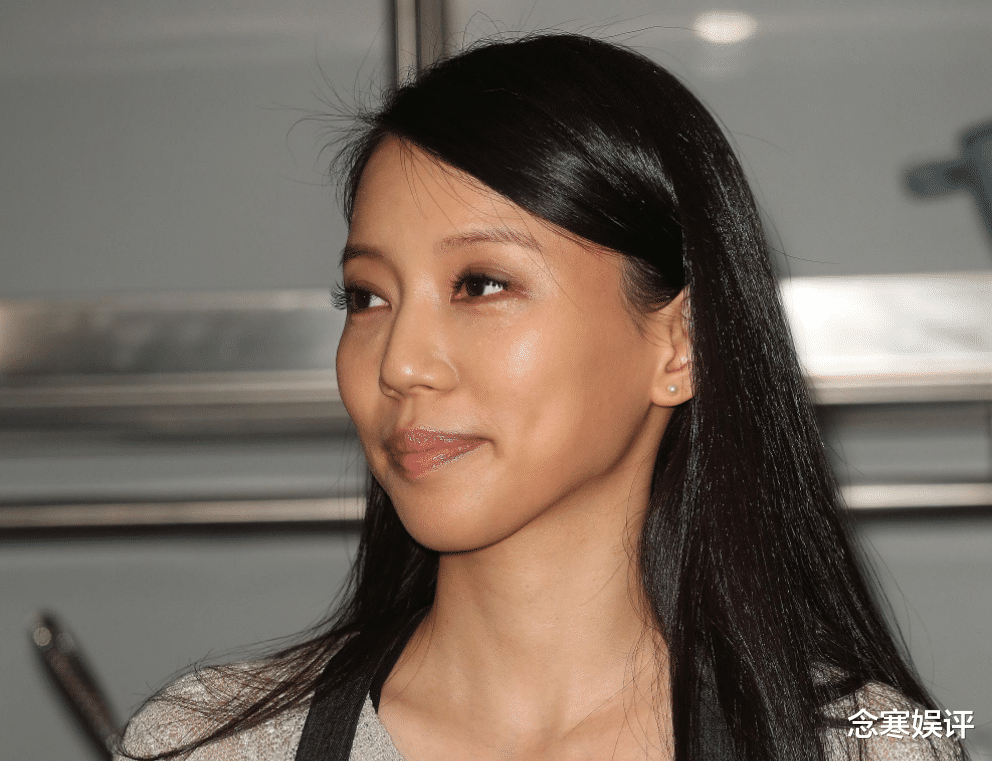 李靓蕾|李靓蕾获评中国十大女性，成功帮助女性觉醒，认识到高知主妇厉害