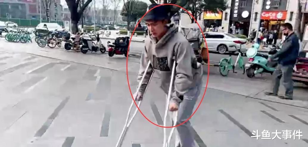 周二珂|正直博为周二珂、小团团送礼物惨遭无视,水友调侃:没排面!