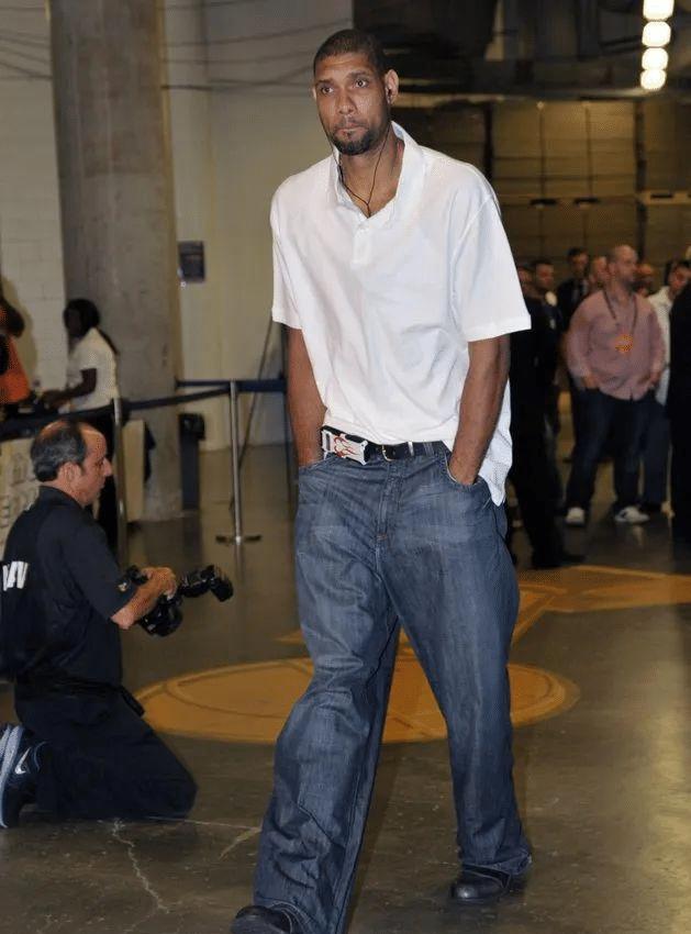 蒂姆·邓肯|NBA球星能有多不会穿衣服？詹姆斯五短身材，邓肯永远像个程序员