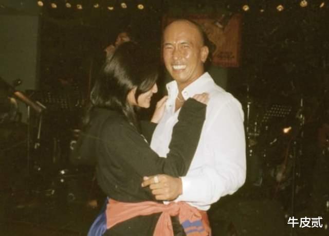 王源|“人走茶凉”的人生：大S一家忙着晒幸福，汪小菲满脸憔悴又孤单