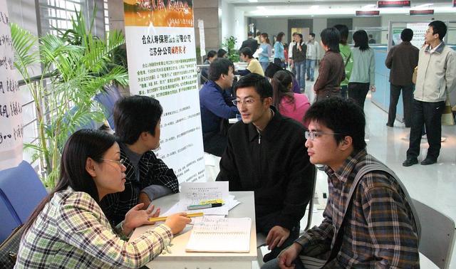 求职|满满的证书和荣誉,却依旧不如本科学历,专科生真的没有未来?