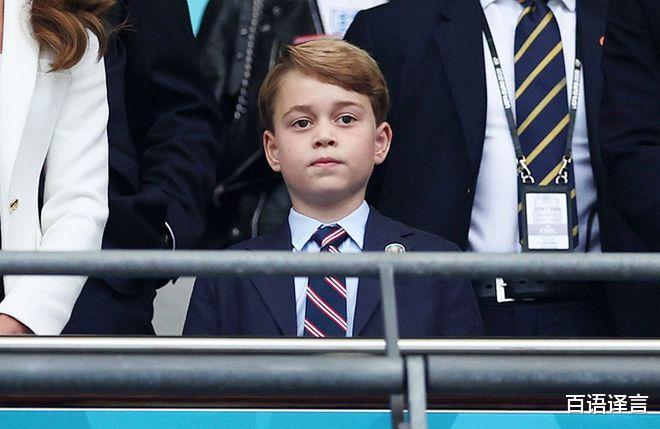 路易·亚瑟·查尔斯|求抱抱的路易王子4岁了！神态像威廉发量超多，比哥哥乔治还帅