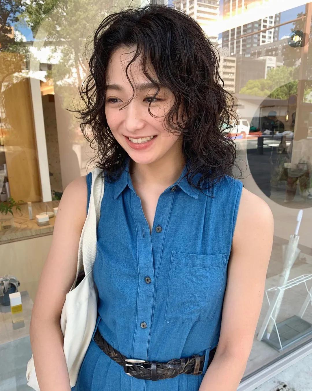 40岁的女人一定要选对发型，按这三种方法选择发型，长发短发好看