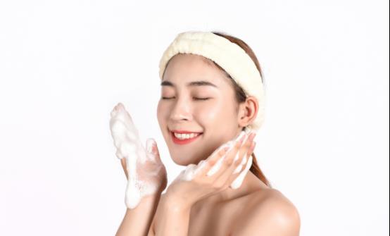 护肤 皮肤好的人是怎么洗脸的？