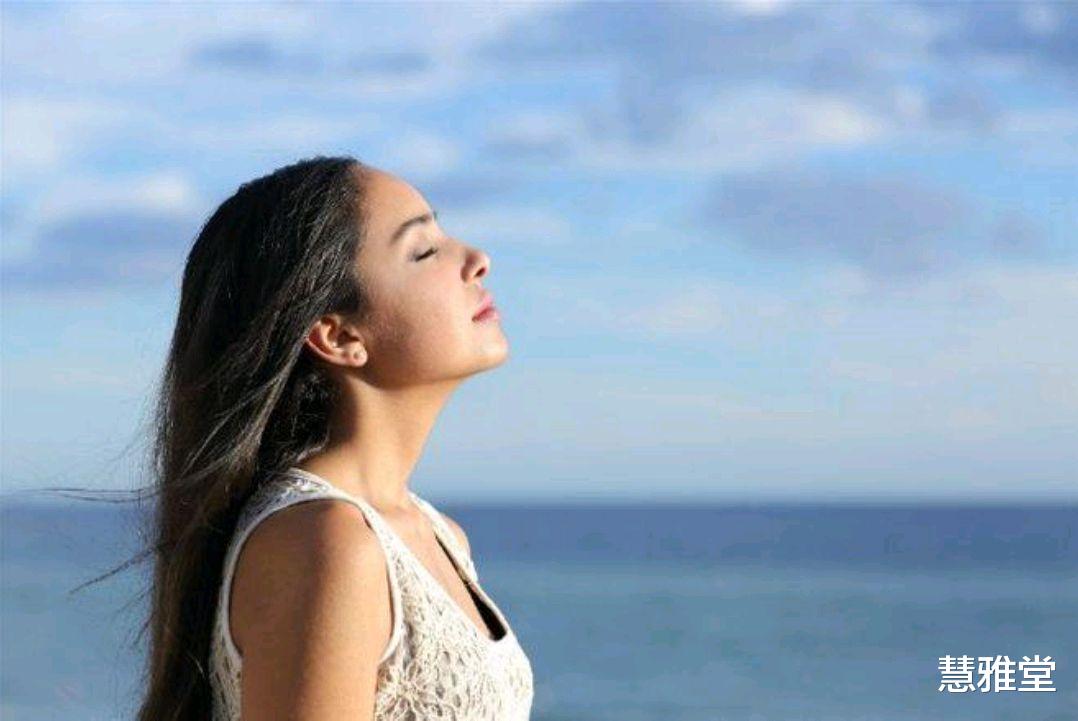 大蒜|肺部不好的人,建议生活中多吃五种食物,或许可以促进肺部健康