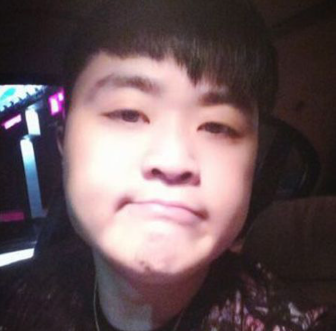 秦奋|“小杨幂”韦雪：一心攀豪门获利九个亿，王思聪却骂她是地摊货