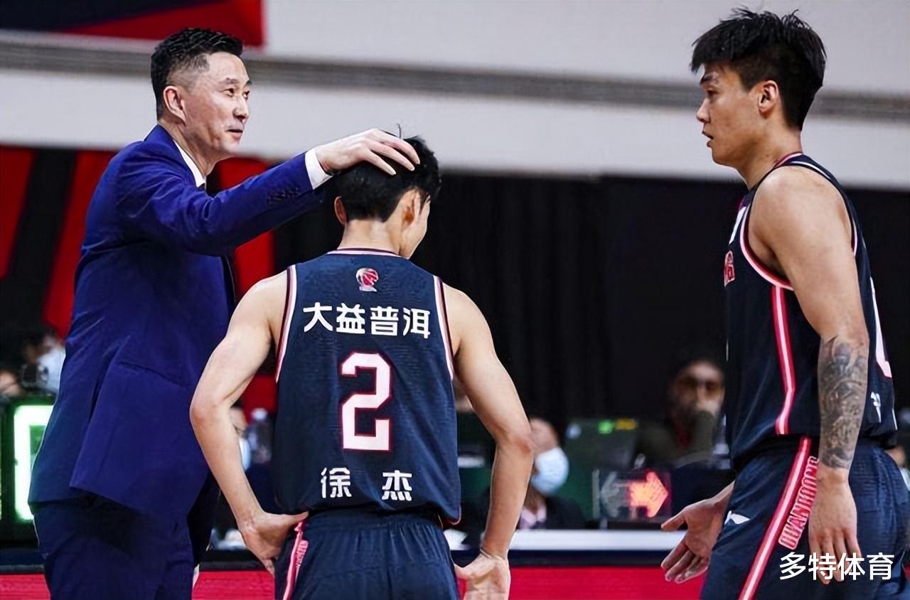 广东男篮|轰76+32+19！宏远黑白矮全面爆发，联盟第一后场，还轮得到辽篮吗