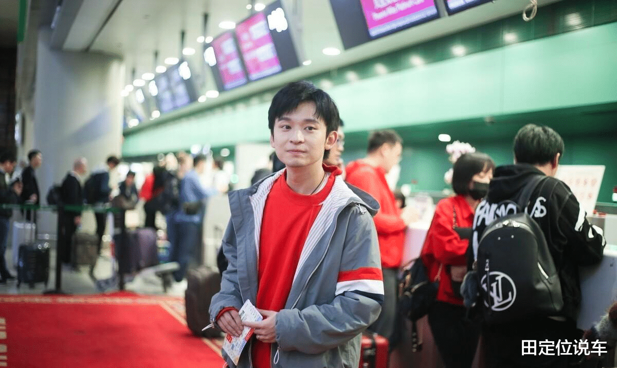 孙怡|董子健孙怡官宣离婚，网友感到太突然，女方手机壳曾给暗示：远离男人